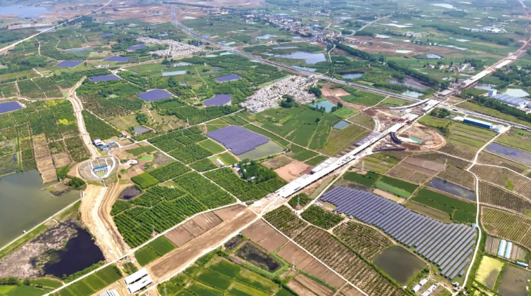 闲置坑塘变身“聚光盆”|xpj集团安徽肥东一期134MW项目成功并网发电！